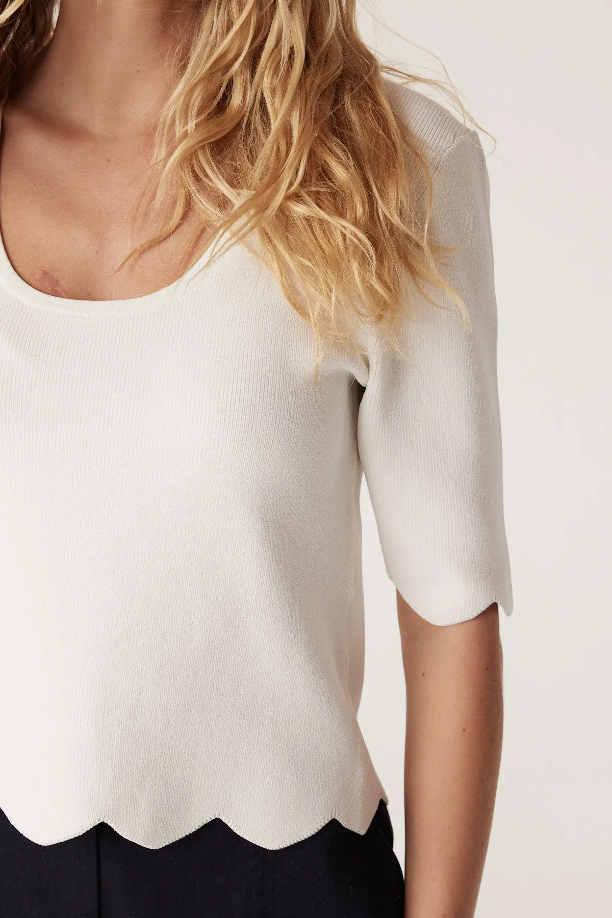 Crepe Scallop Top - White