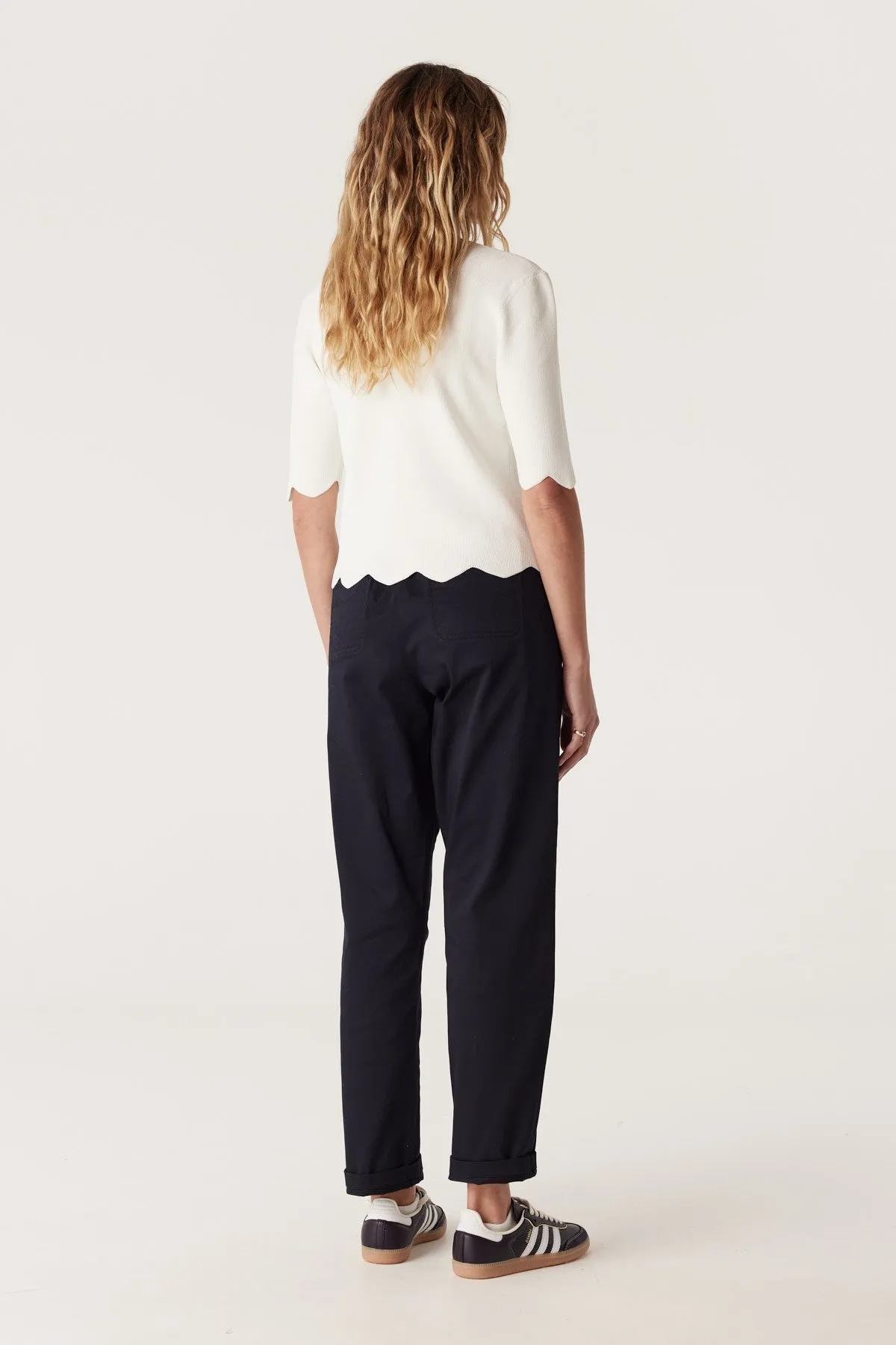 Crepe Scallop Top - White