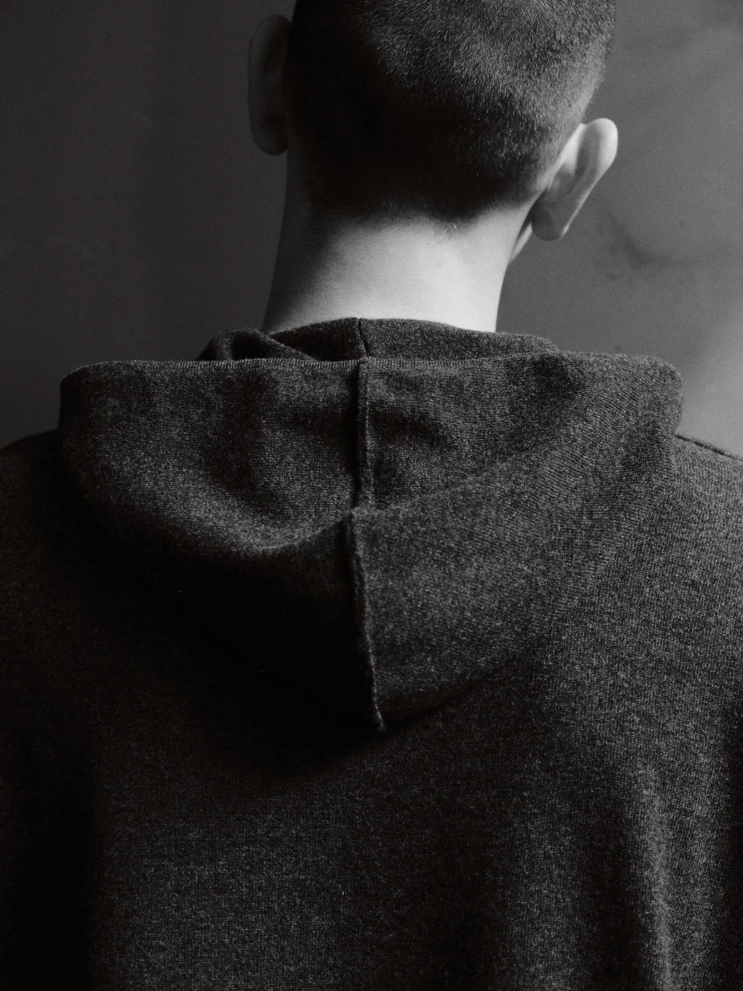 (EQUILIBRIUM) (UNISEX) ETHAN CASHMERE WOOL HOODIE KNIT (CHARCOAL)
