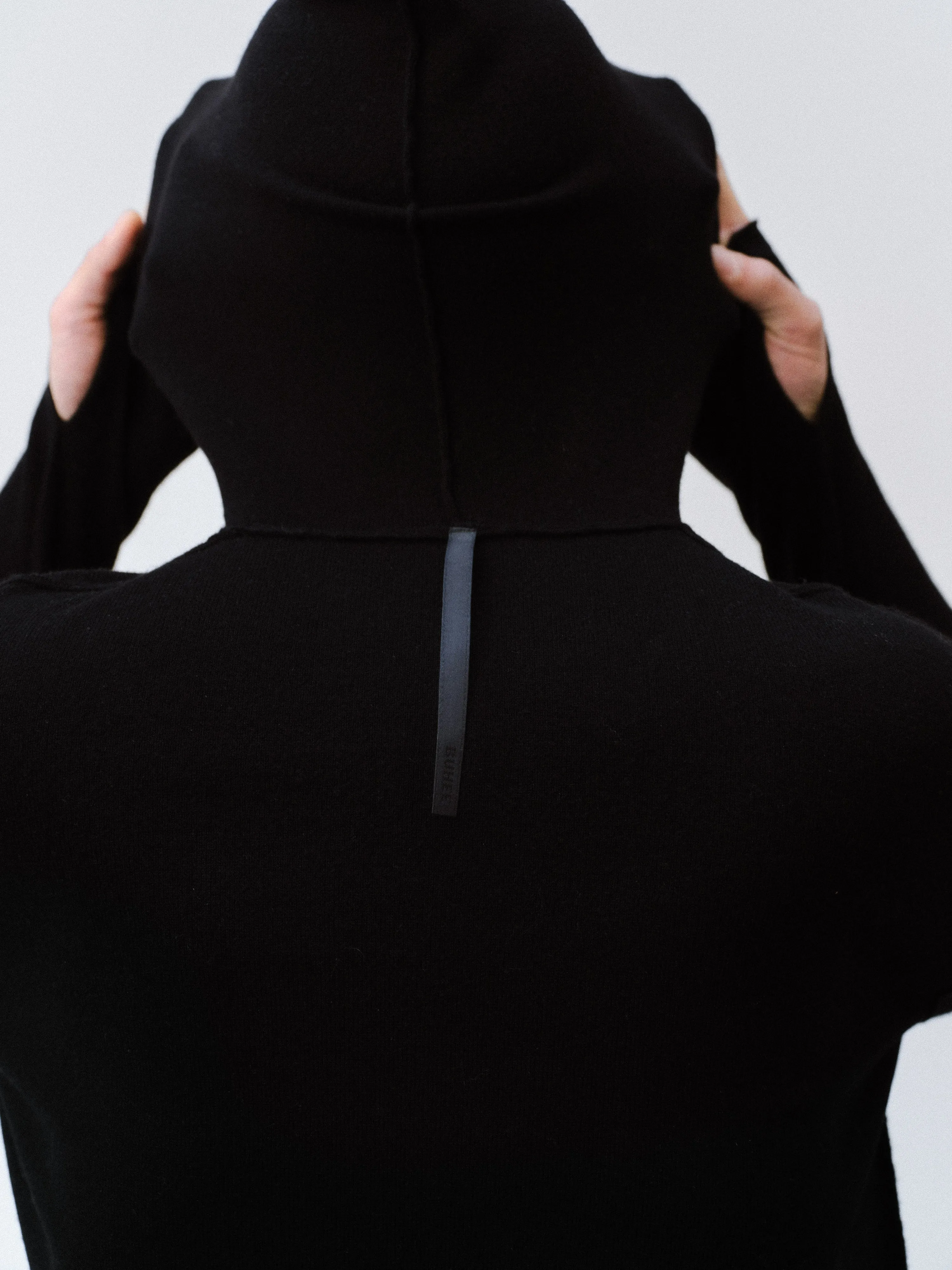 (EQUILIBRIUM) (UNISEX) ETHAN CASHMERE WOOL HOODIE KNIT (CHARCOAL)