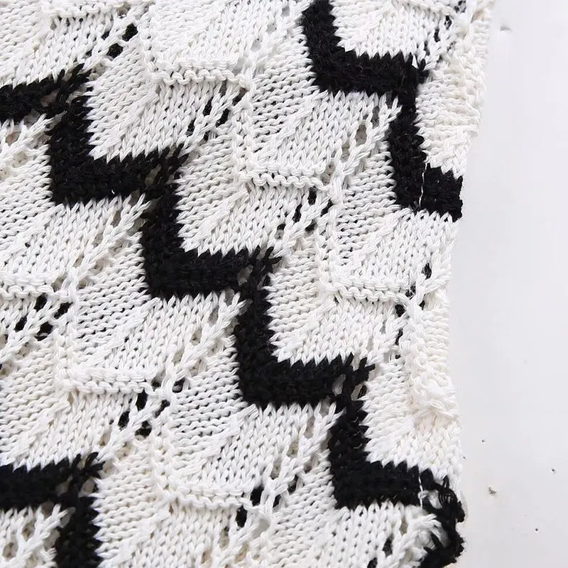 Halter Beach Dress with Stripe Knitting in Zigzag Crochet