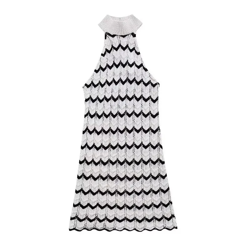 Halter Beach Dress with Stripe Knitting in Zigzag Crochet