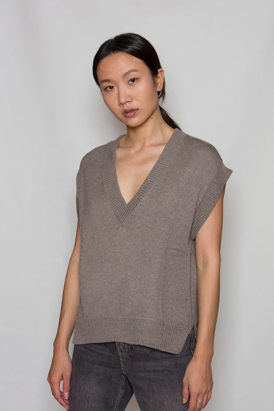 OM V-neckline Vest - Grey
