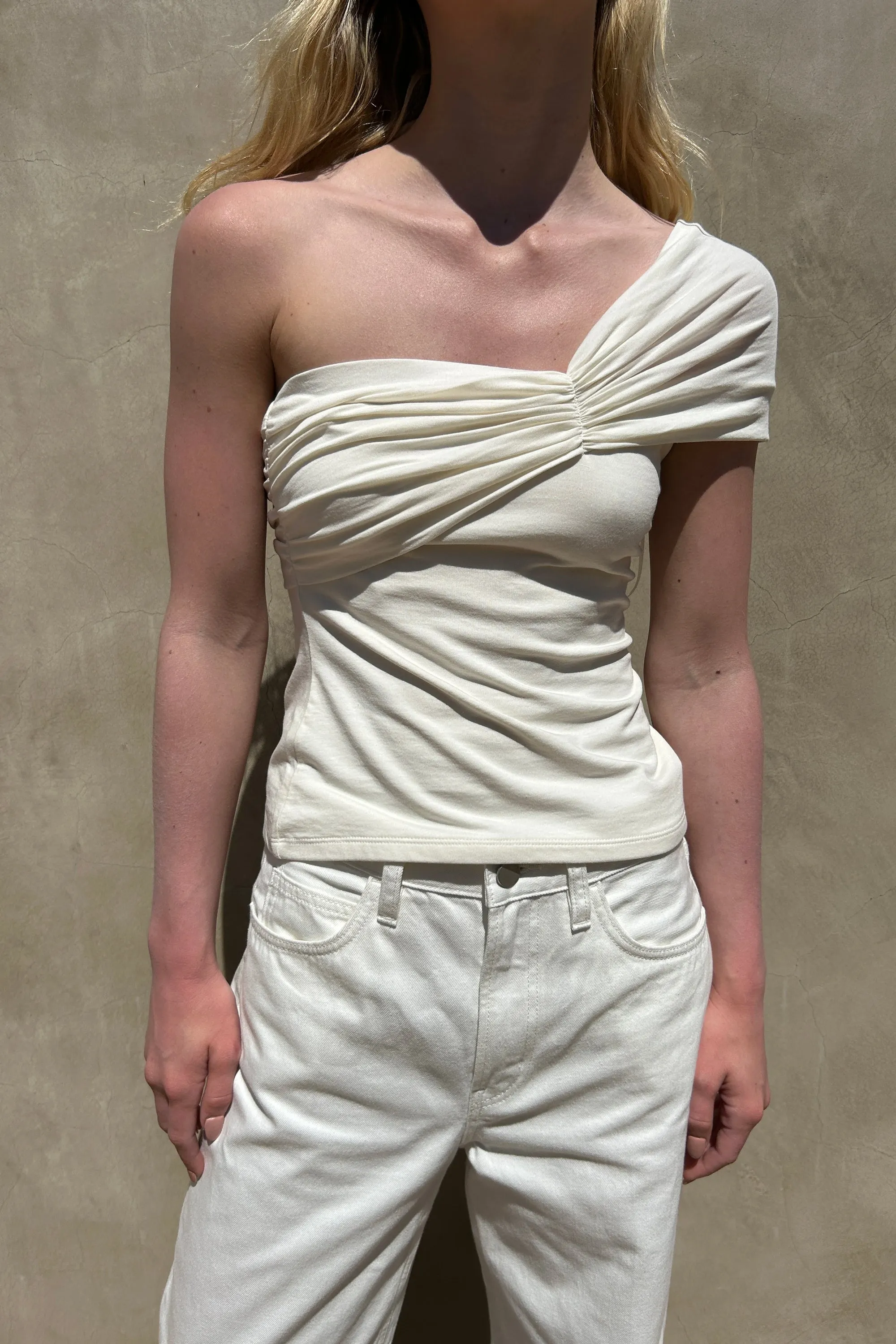 ONE SHOULDER KNIT TOP