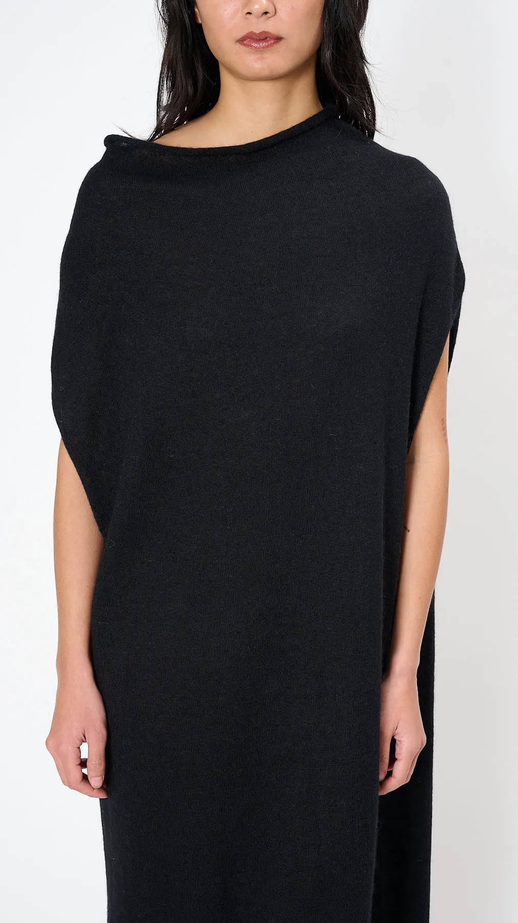 Shoulder Dress in Black